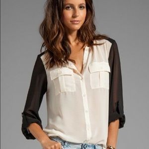 SANCTUARY COLOR BLOCK BLOUSE IN IVORY AND BLACK